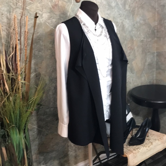 Simply Emma. 🌹 Stunning Deep rich black double layered long vest. - Picture 6 of 11